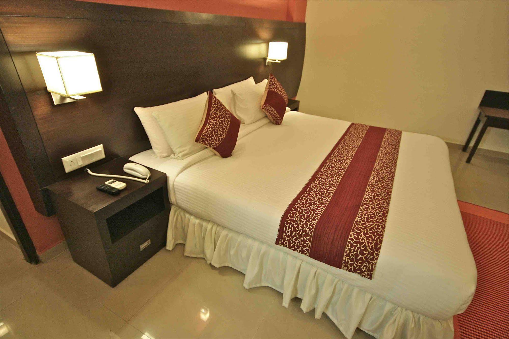 Treebo Trend Sterling Suites Inn Бангалор Екстериор снимка