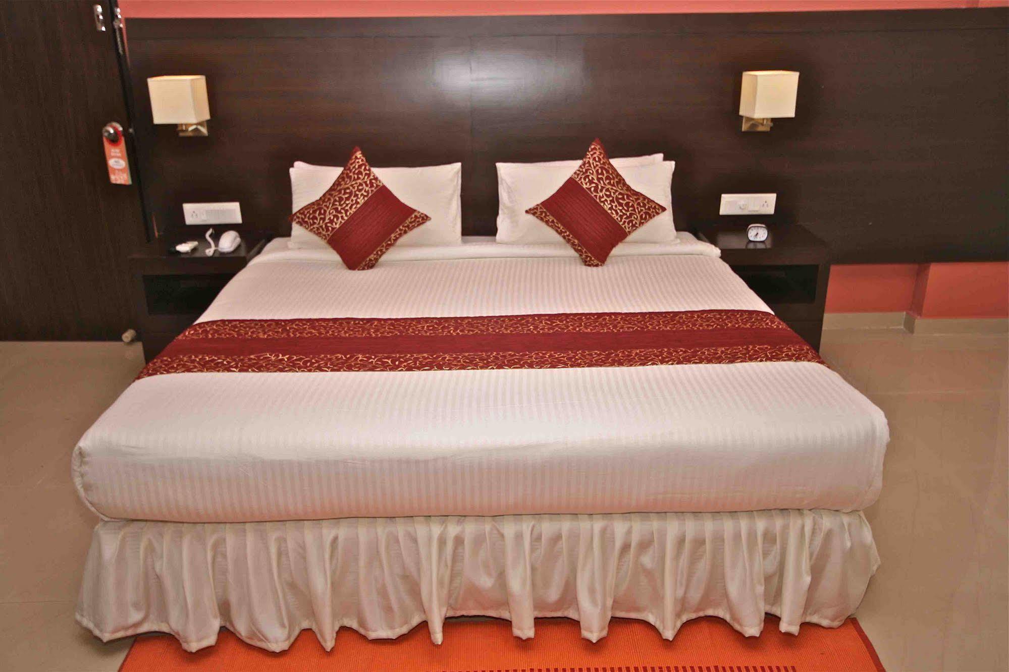 Treebo Trend Sterling Suites Inn Бангалор Екстериор снимка
