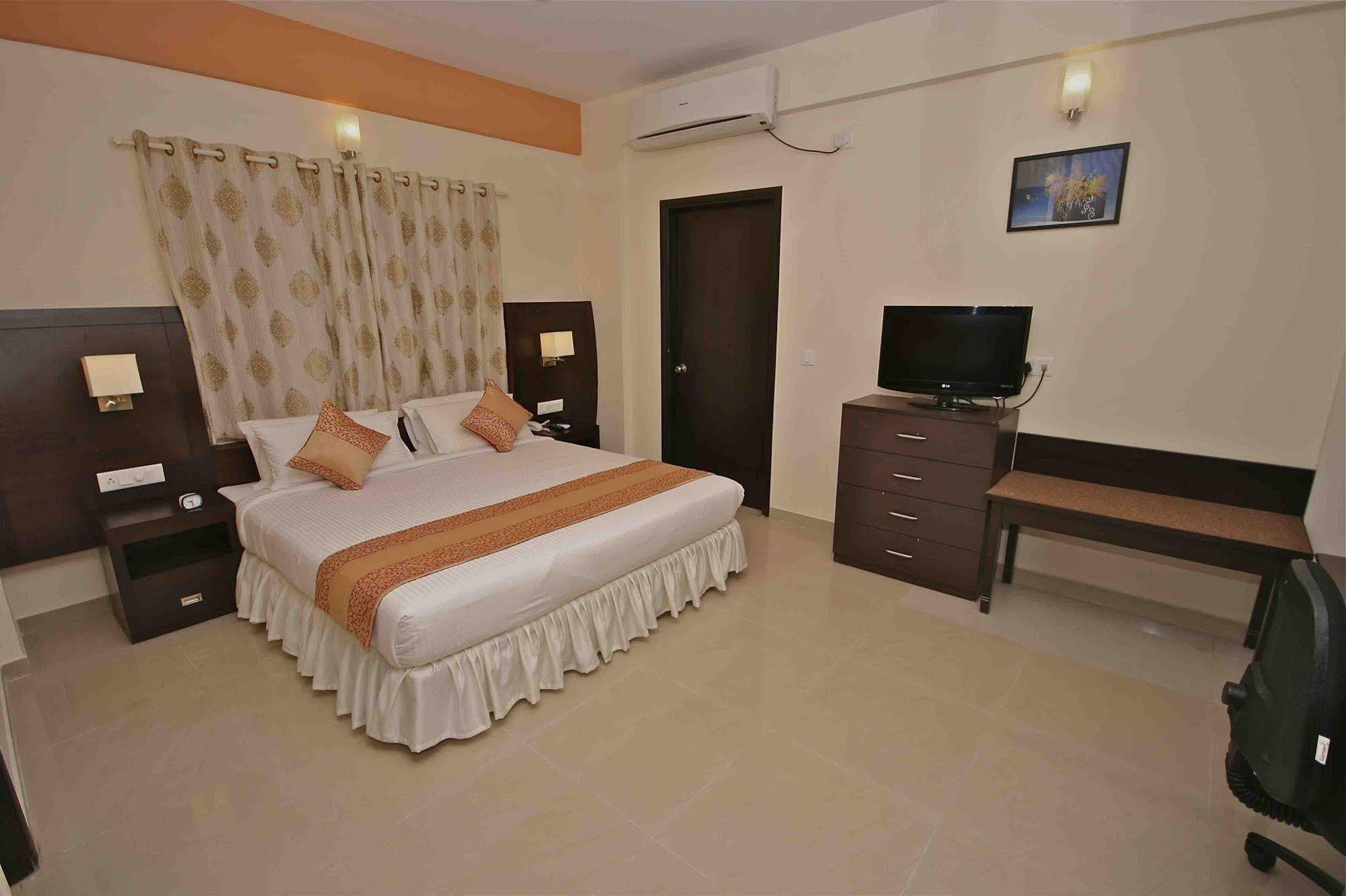 Treebo Trend Sterling Suites Inn Бангалор Екстериор снимка